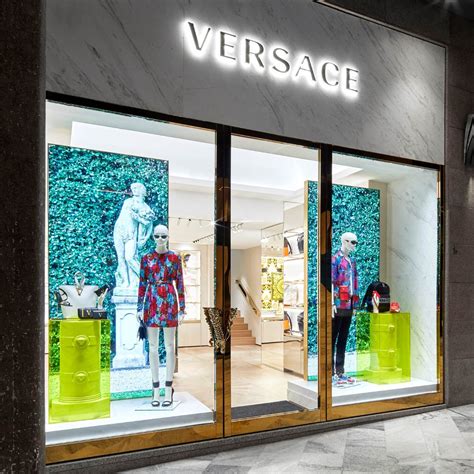 versace bologna galleria cavour|Versace Bologna Galleria Cavour.